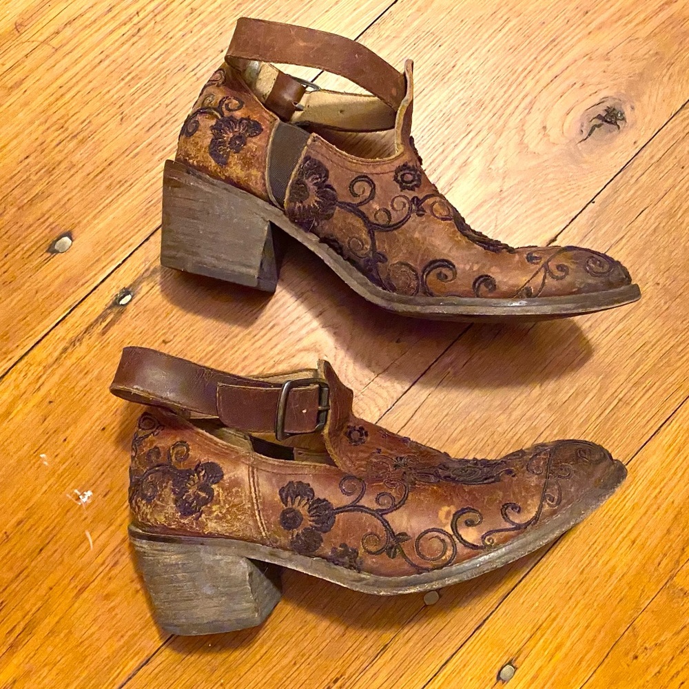 Free People Faryl Robin embroidered brown boots